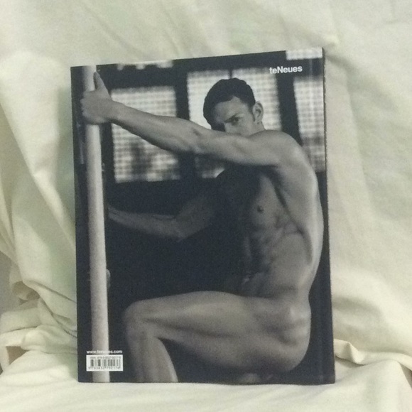 MEN Bodies as Art Photo Book by Stefan May - Picture 2 of 9